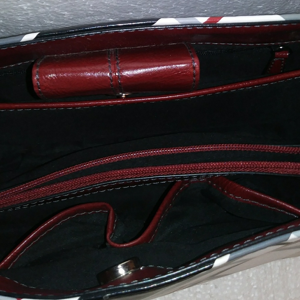 Really Nice Midsize Pocketbook - image 8